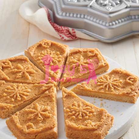 Nordic Ware - Mould Sweet Snowflake Shortbread